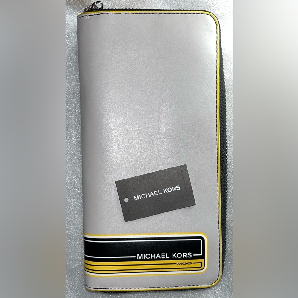 Michael Kors NWT Jet Set Continental Wallet
